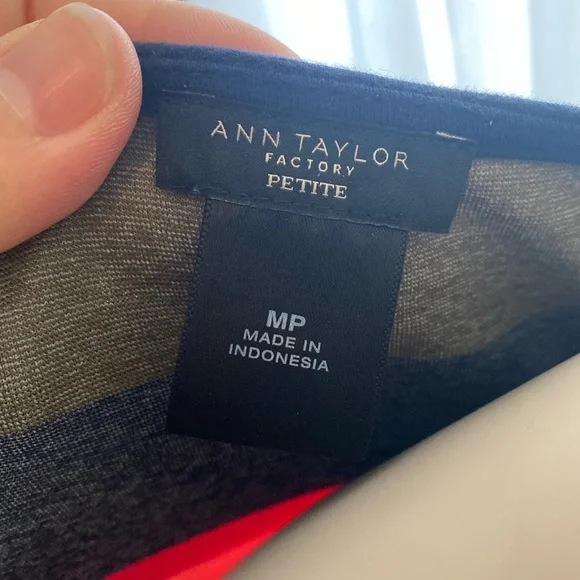 Ann Taylor Red and Black Sleeveless Tank Top - Picture 2 of 2